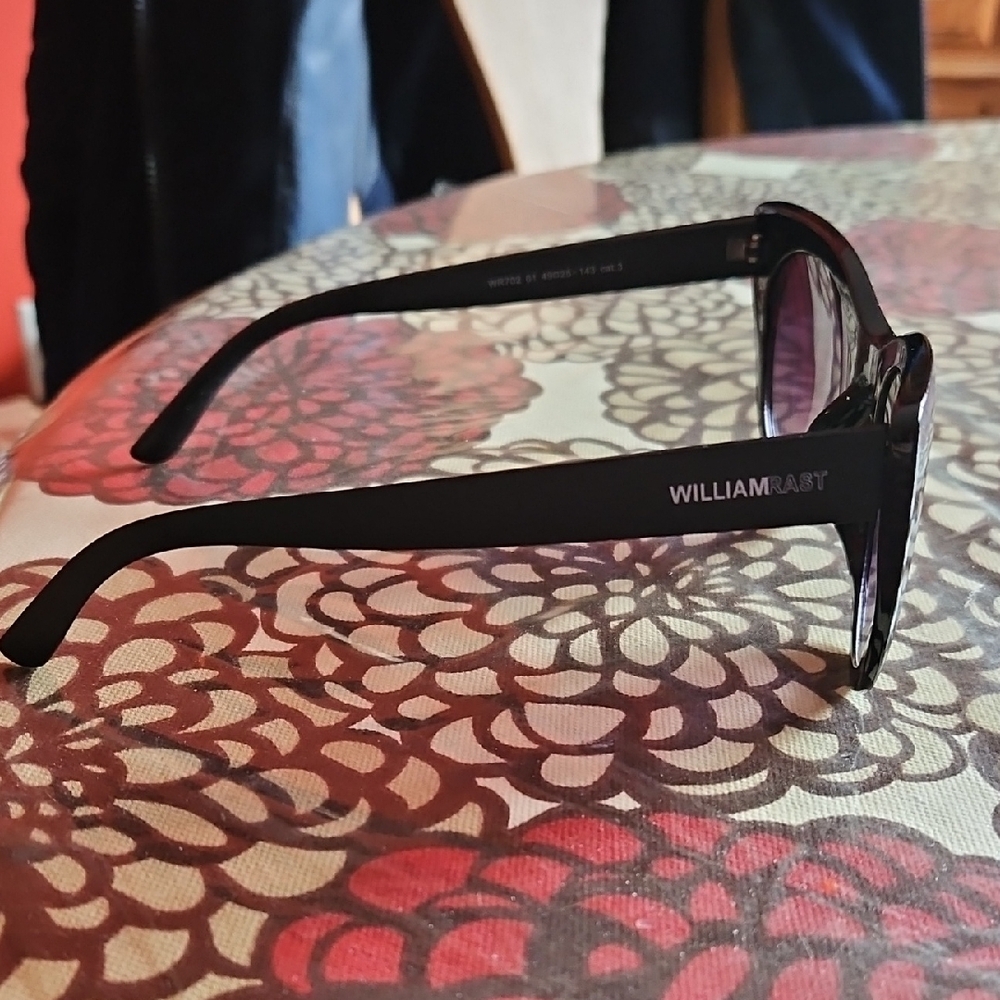 NWOT William Rast Sunglasses - Picture 4 of 5